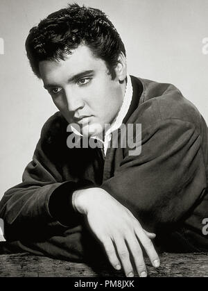 (Archive Classic Cinema - rétrospective Elvis Presley) Elvis Presley, vers 1957. Référence du fichier : 31616 056THA Banque D'Images