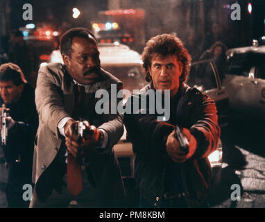 Photo du film ou encore la publicité de 'l'Arme fatale 2' Danny Glover et Mel Gibson © 1989 Warner Tous Droits Réservés #  de référence fichier 31623089THA pour un usage éditorial uniquement Banque D'Images