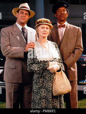 Photo du film ou encore la publicité de 'Driving Miss Daisy' Dan Aykroyd, Jessica Tandy et Morgan Freeman © 1989 Warner Tous Droits Réservés #  de référence fichier 31623138THA pour un usage éditorial uniquement Banque D'Images