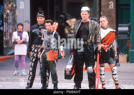 Photo du film ou encore la publicité de 'Retour vers le futur II' Jason Scott Lee, Ricky Dean Logan, Thomas F. Wilson, Darlene Vogel © 1989 Amblin Ent. Crédit Photo : Ralph Nelson Tous Droits Réservés #  de référence fichier 31623179THA pour un usage éditorial uniquement Banque D'Images