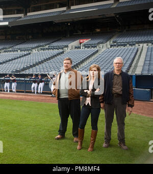(L-r) JOHN GOODMAN que Pete Klein, Amy Adams comme Mickey et CLINT EASTWOOD comme Gus dans Warner Bros Pictures' le théâtre "PROBLÈMES AVEC LA COURBE," un communiqué de Warner Bros Pictures. Banque D'Images