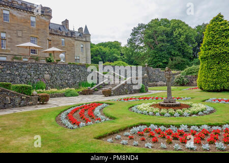 Jardin formel à l'hôtel de luxe 5 étoiles Glenapp Castle hotel près de Ballantrae, South Ayrshire, Scotland, UK. Banque D'Images