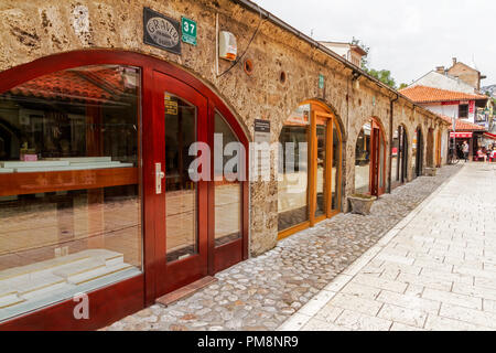 SARAJEVO / Bosnie-herzégovine - septembre 2, 2018 : magasins de bijoux Gazi Husrev-beg à Bezistan marché couvert au vieux bazar et de l'historique Banque D'Images