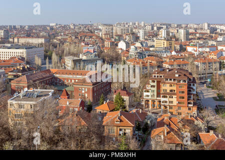 Sofia, Bulgarie - 15 mars 2014 : vue panoramique exceptionnelle de la ville de Haskovo - du Monument de la Vierge Marie , Bulgarie Banque D'Images