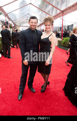 Andy Serkis et Lorraine Ashbourne assister à la 69e assemblée annuelle Golden Globes Awards au Beverly Hotel de Beverly Hills, CA le dimanche, Janvier 15, 2012. Banque D'Images