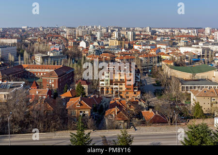 Sofia, Bulgarie - 15 mars 2014 : vue panoramique exceptionnelle de la ville de Haskovo - du Monument de la Vierge Marie , Bulgarie Banque D'Images