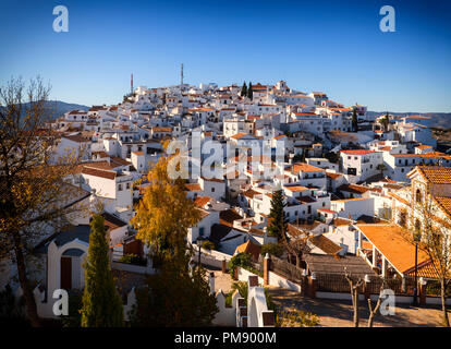 Vue aérienne du Village de Comares, l'un des plus hauts pueblo blancos en Andalousie (739 mètres au-dessus du niveau de la mer), la province de Malaga, Andalousie, Espagne Banque D'Images