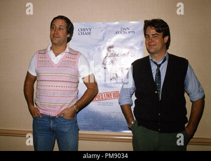 Chevy Chase et Dan Aykroyd au 'Spies Like Us' conférence de presse 1985 © CCR /Le Hollywood Archive - Tous droits réservés référence #  31515 561 Banque D'Images