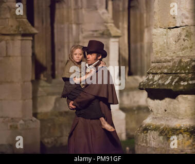 ISABELLE ALLEN comme jeune Cosette et Hugh Jackman en Jean Valjean dans "Les Misérables", 2012 Banque D'Images