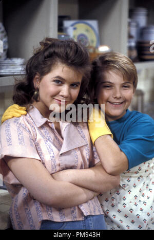 Publicité studio de 'encore des douleurs de croissance' Tracey Gold, Jeremy Miller 1987 Tous droits réservés de la référence du fichier #  31697228THA pour un usage éditorial uniquement Banque D'Images