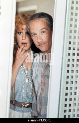 Publicité Studio à partir de 'toujours propre et dans Beverly Hills' Bette Midler, Richard Dreyfuss © 1986 Tous droits réservés Films Touchstone Référence de fichier #  31700290THA pour un usage éditorial uniquement Banque D'Images