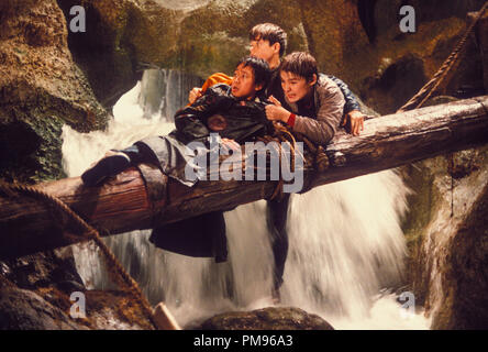 Publicité studio de toujours "Les Goonies" Jonathan Ke Quan, Sean Astin, Corey Feldman © 1985 Warner Tous Droits Réservés #  de référence fichier 31703055THA pour un usage éditorial uniquement Banque D'Images