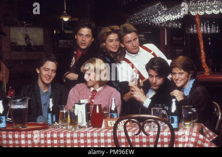 Publicité studio toujours de 'St. Elmo's Fire' Andrew McCarthy, Rob Lowe, Mare Winningham, Demi Moore, Emilio Estevez, Judd Nelson, Ally Sheedy © 1985 Tous droits réservés Colombie-britannique Référence de fichier #  31703099THA pour un usage éditorial uniquement Banque D'Images