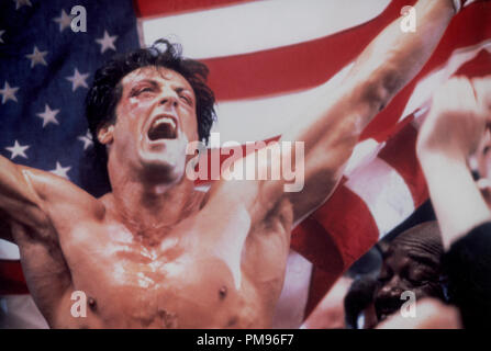 Publicité studio toujours de "Rocky IV" Sylvester Stallone © 1985 MGM/UA Tous Droits Réservés #  de référence fichier 31703103THA pour un usage éditorial uniquement