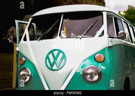 Retro VW Camper Van utilisée pour les mariages Banque D'Images