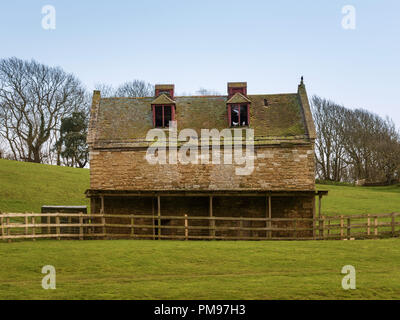 Vieux bâtiment abandonné dans la campagne, Dorset, UK Banque D'Images