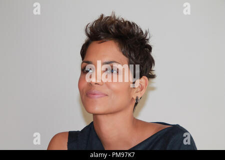 Halle Berry 'l'appel' Session de portrait, le 13 mars 2013. La reproduction par les tabloïds américains est absolument interdit. Référence #  31901 Fichier 004CCR pour un usage éditorial uniquement - Tous droits réservés Banque D'Images