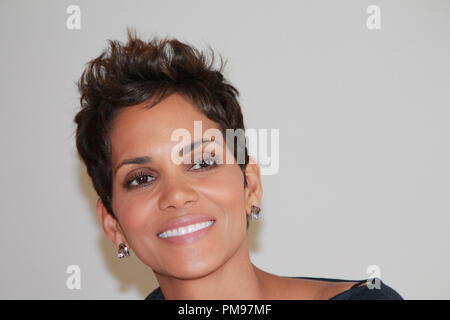 Halle Berry 'l'appel' Session de portrait, le 13 mars 2013. La reproduction par les tabloïds américains est absolument interdit. Référence #  31901 Fichier 016CCR pour un usage éditorial uniquement - Tous droits réservés Banque D'Images