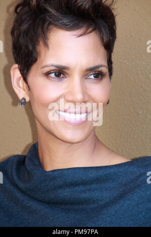 Halle Berry 'l'appel' Session de portrait, le 13 mars 2013. La reproduction par les tabloïds américains est absolument interdit. Référence #  31901 Fichier 036CCR pour un usage éditorial uniquement - Tous droits réservés Banque D'Images