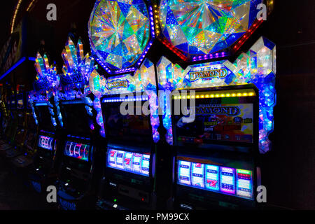 Buffalo, USA-20, Juillet 2018 : casino Seneca Niagara hall avec des machines à sous et tables de roulette Banque D'Images
