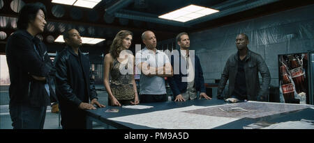 (L à R) (HAN SUNG KANG), Tej (CHRIS "LUDACRIS" BRIDGES), Gisèle (GAL GADOT), Dom (Vin Diesel), Brian (PAUL WALKER) et Roman (Tyrese Gibson) réunir pour "Fast & Furious 6', le prochain épisode de la franchise à succès mondiale construite sur la vitesse. Banque D'Images