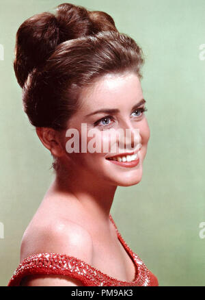 Dolores Hart, vers 1957 référence #  31955 089THA Banque D'Images