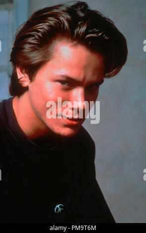 Publicité studio toujours de "Running on Empty" River Phoenix © 1988 Warner Tous Droits Réservés #  de référence fichier 31694115THA pour un usage éditorial uniquement Banque D'Images