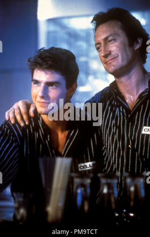 Publicité studio de toujours 'cocktail' Tom Cruise, Bryan Brown © 1988 Tous droits réservés Touchstone Référence de fichier #  31694261THA pour un usage éditorial uniquement Banque D'Images