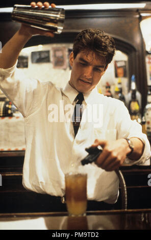 Publicité studio de toujours 'cocktail' Tom Cruise © 1988 Tous droits réservés Touchstone Référence de fichier #  31694267THA pour un usage éditorial uniquement Banque D'Images