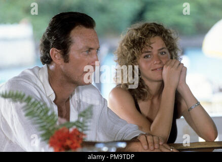 Publicité studio de toujours 'cocktail' Bryan Brown, Elisabeth Shue © 1988 Tous droits réservés Touchstone Référence de fichier #  31694279THA pour un usage éditorial uniquement Banque D'Images