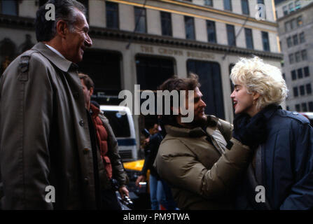 Publicité studio toujours de 'Qui est cette fille' réalisateur James Foley, Madonna Warner © 1987 Tous droits réservés de la référence du fichier #  31697010THA pour un usage éditorial uniquement Banque D'Images