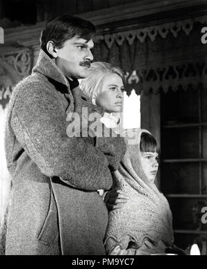 Studio publicité Still : 'Doctor Zhivago' Omar Sharif, Julie Christie 1965 MGM référence du fichier 31780 056THA Banque D'Images