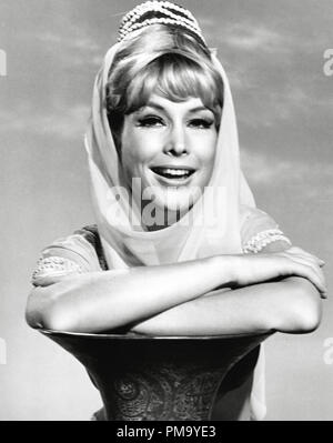 Studio publicité Still : 'I Dream of Jeannie' Barbara Eden 1965 référence du fichier # 31780 103THA Banque D'Images