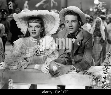 Studio publicité Still : 'Meet me in constitué Louis' Judy Garland, Tom Drake 1944 MGM référence du fichier # 31780 128THA Banque D'Images