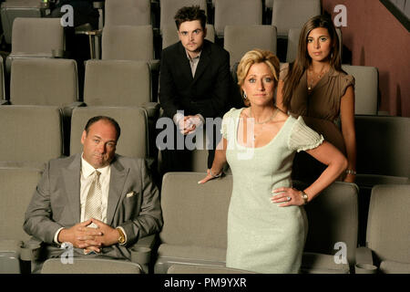 'The Sopranos' Edie Falco, James Gandolfini, Robert Iler, Jamie-Lynn Sigler circa 2002 Banque D'Images