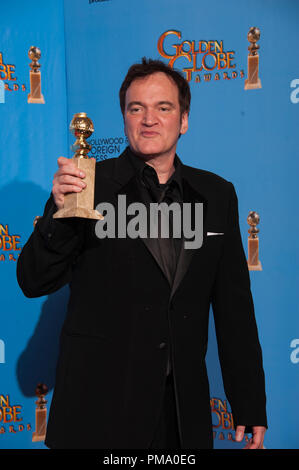 Après avoir remporté la catégorie du meilleur scénario - MOTION PICTURE pour "DJANGO UNCHAINED", de Quentin Tarantino pose des coulisses de la salle de presse avec le Golden Globe Award à la 70e assemblée annuelle Golden Globe Awards au Beverly Hilton de Los Angeles, CA le dimanche, Janvier 13, 2013. Banque D'Images