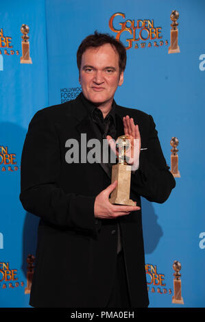 Après avoir remporté la catégorie du meilleur scénario - MOTION PICTURE pour "DJANGO UNCHAINED", de Quentin Tarantino pose des coulisses de la salle de presse avec le Golden Globe Award à la 70e assemblée annuelle Golden Globe Awards au Beverly Hilton de Los Angeles, CA le dimanche, Janvier 13, 2013. Banque D'Images