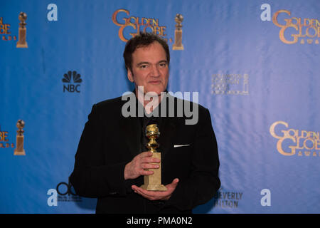 Après avoir remporté la catégorie du meilleur scénario - MOTION PICTURE pour "DJANGO UNCHAINED", de Quentin Tarantino pose des coulisses de la salle de presse avec le Golden Globe Award à la 70e assemblée annuelle Golden Globe Awards au Beverly Hilton de Los Angeles, CA le dimanche, Janvier 13, 2013. Banque D'Images