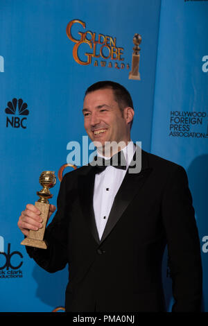 Pour le MEILLEUR FILM d'animation, le Golden Globe est décerné à "brave", produit par Walt Disney Pictures, Pixar Animation Studios, Walt Disney Pictures. Mark Andrews pose avec le prix en coulisses dans la salle de presse à la 70e assemblée annuelle Golden Globe Awards au Beverly Hilton de Los Angeles, CA le dimanche, Janvier 13, 2013. Banque D'Images