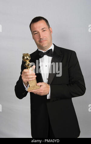 Pour le MEILLEUR FILM d'animation, le Golden Globe est décerné à "brave", produit par Walt Disney Pictures, Pixar Animation Studios, Walt Disney Pictures. Mark Andrews pose avec le prix en coulisses dans la salle de presse à la 70e assemblée annuelle Golden Globe Awards au Beverly Hilton de Los Angeles, CA le dimanche, Janvier 13, 2013. Banque D'Images