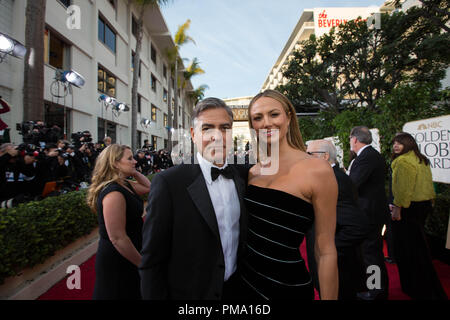 George Clooney et Stacy Keibler assister au 70e Congrès annuel de Golden Globe Awards au Beverly Hilton de Los Angeles, CA le dimanche, Janvier 13, 2013. Banque D'Images