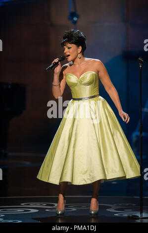 Norah Jones effectue au cours de l'émission de télévision ABC en direct des Oscars® à partir de la technologie Dolby® Theatre à Hollywood, CA, Dimanche, Février 24, 2013. Banque D'Images