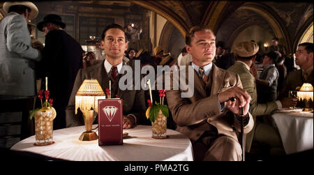 Tobey Maguire stars comme Nick Carraway et Leonardo DiCaprio étoiles comme Jay Gatsby de Warner Bros Pictures, Gatsby le Magnifique (2013) Banque D'Images