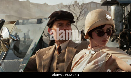 TOBEY MAGUIRE comme Nick Carraway et ELIZABETH DEBICKI comme Jordan Baker à Warner Bros Pictures et Village Roadshow Pictures' drama 'Gatsby le Magnifique', un Warner Bros Pictures version. Banque D'Images