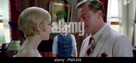 (L-r) CAREY MULLIGAN en Daisy Buchanan, JOEL EDGERTON comme Tom Buchanan et LEONARDO DiCAPRIO comme Jay Gatsby de Warner Bros Pictures et Village Roadshow Pictures' drama 'Gatsby le Magnifique', un Warner Bros Pictures version. Banque D'Images