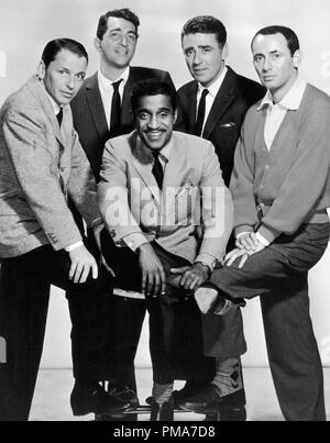 Frank Sinatra, Dean Martin, Sammy Davis Jr., Peter Lawford et Joey Bishop, "Ocean's 11", 1960 Warner Bros. référence #  32263 291THA Banque D'Images