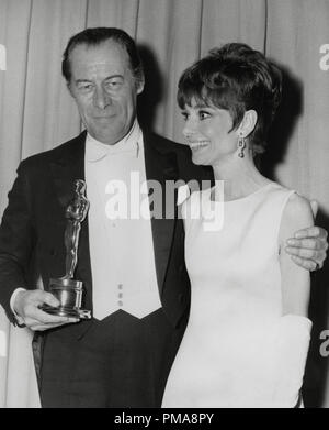 Audrey Hepburn et Rex Harrison à la 37e annuelle des Academy Awards, 1965 Référence du dossier #  31955 645THA Banque D'Images