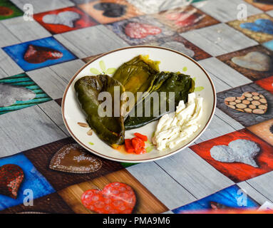 Poivrons de Poblano pour les piments rellenos, les piments farcis, ainsi que le fromage oaxaca Banque D'Images