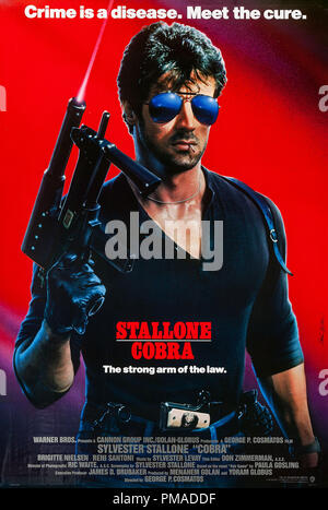'Cobra' - affiche de 1986 nous Warner Bros. Sylvester Stallone référence #  32509 092THA Banque D'Images
