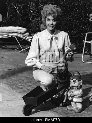 Donna Douglas, de 'la' Beverly Hillbillies, vers 1967 référence #  32509 640 THA Banque D'Images